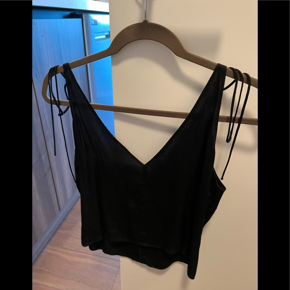 black classic reformation v tank blouse size small
